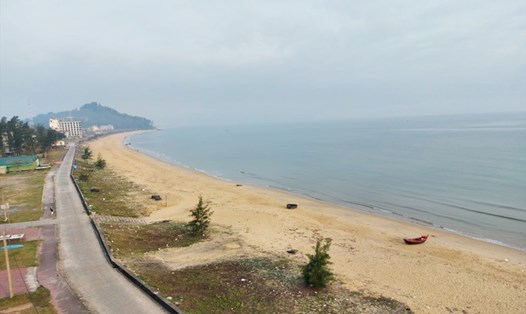 Biển Thiên Cầm này sẽ là địa điểm tổ chức sự kiện khai trương du lịch biển Hà Tĩnh năm 2022 với kế hoạch sẽ  bắn pháo hoa. Ảnh: Trần Tuấn.