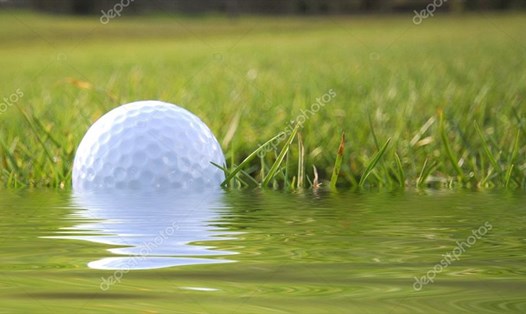 Bóng golf có thể di chuyển trong nước. Ảnh: Depositphotos