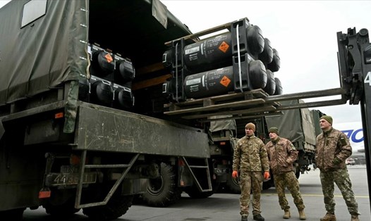Mỹ cung cấp cho Ukraina tên lửa chống tăng Javelin ngày 11.2.2022. Ảnh: AFP