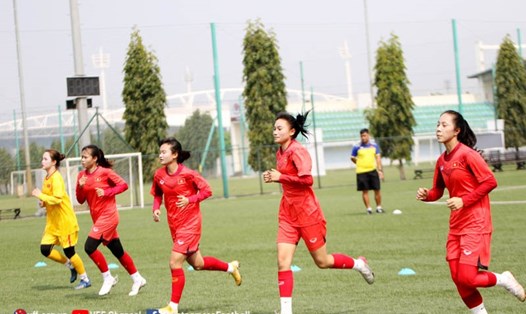 Đội tuyển U18 nữ Việt Nam tập luyện đầy hứng khởi trong ngày đầu tiên. Ảnh: VFF