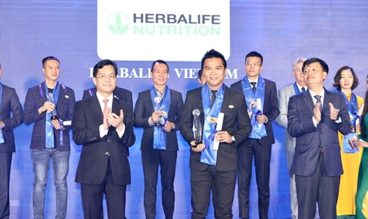 Herbalife Nutrition tiếp tục được trao danh hiệu “Thương hiệu thực phẩm bổ sung dinh dưỡng hàng đầu” tại Giải thưởng Rồng Vàng năm 2022