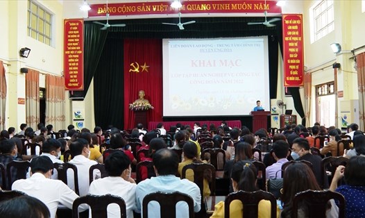 1000 lượt cán bộ Công đoàn huyện Ứng Hòa tham dự tập huấn nghiệp vụ năm 2022. Ảnh: Hoàng Hải