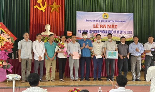 LĐLĐ huyện Quỳnh Lưu (Nghệ An) tổ chức Lễ ra mắt và thành lập Nghiệp đoàn nghề cá xã Quỳnh Long. Ảnh: Lan Anh