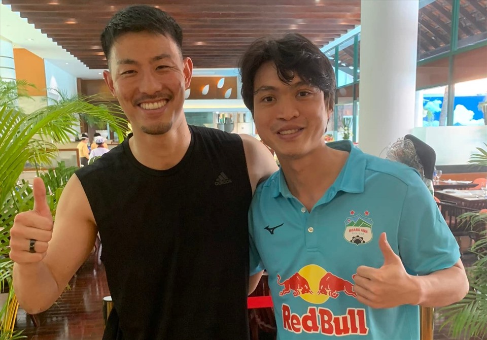 Tuấn Anh gặp lại đồng đội cũ tại Yokohama FC