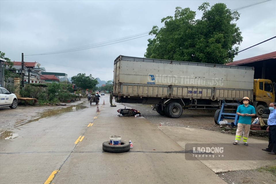 Hiện trường vụ tai nạn khiến 1 người phụ nữ tử vong. Ảnh: Minh Nguyễn.