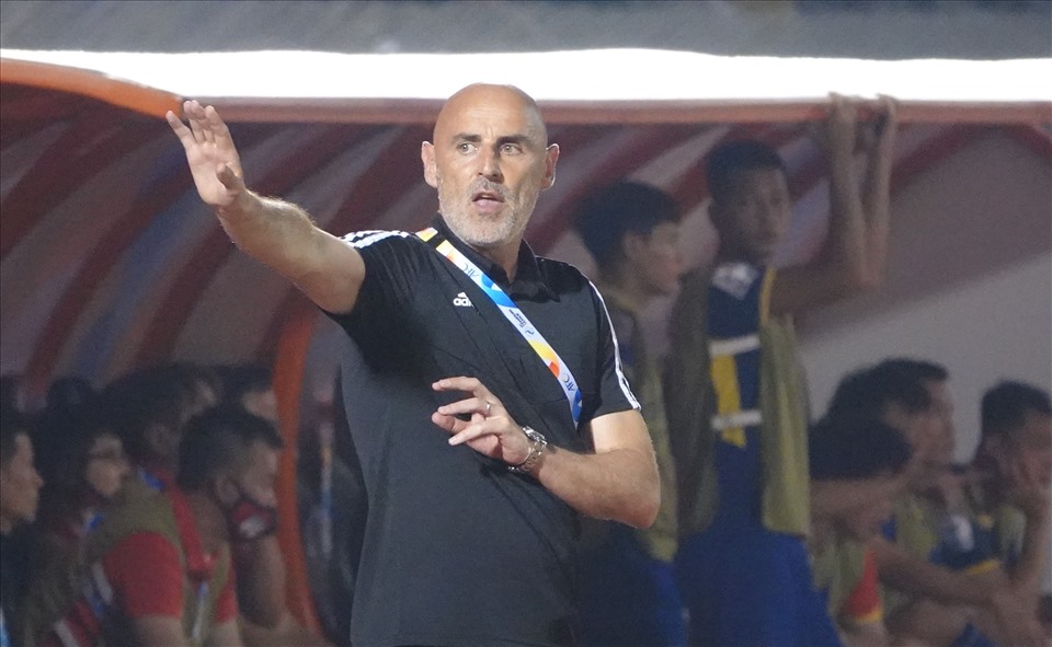 HLV Yokohama F. Marinos chia sẻ bí quyết thắng Hoàng Anh Gia Lai