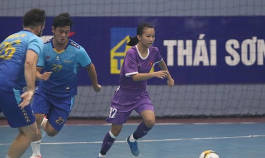 Tuyển nữ futsal Việt Nam thua đậm trước Coach FC trước khi sang Bahrain tập huấn. Ảnh: VFF