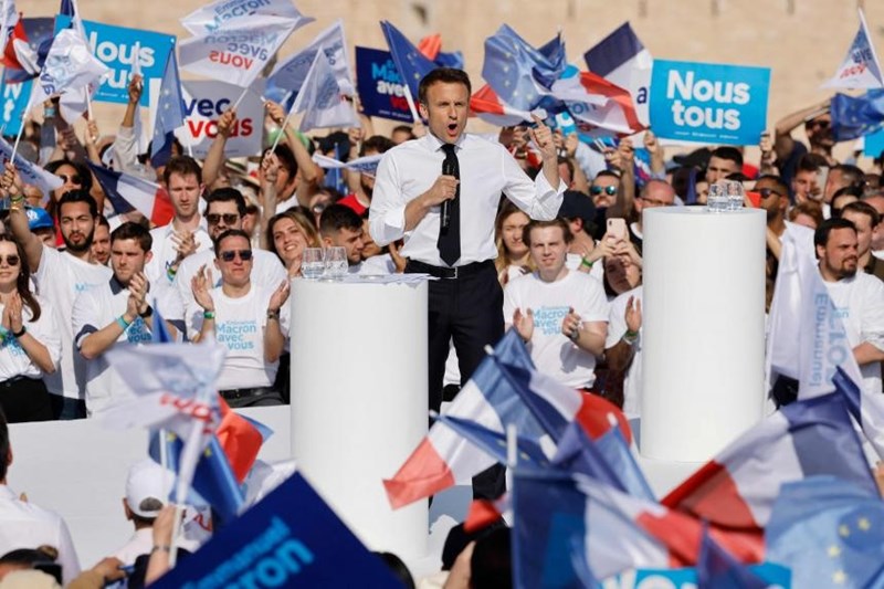Macron promises to make France “the first great country” to stop gas