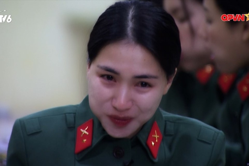 Hòa Minzy nước mắt tuôn rơi, Độ Mixi nghẹn ngào nhớ con khi "nhập ngũ"