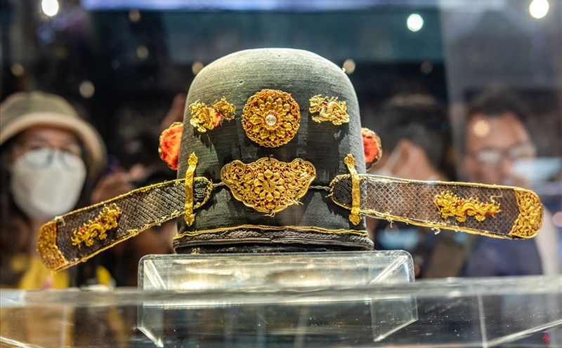 Trung tâm Bảo tồn Di tích Cố đô Huế đã tổ chức lễ tiếp nhận 2 cổ vật đấu giá thành công ở nước ngoài do Tập đoàn Sunshine hiến tặng và thực hiện trưng bày các cổ vật này. Ảnh: Bảo Minh