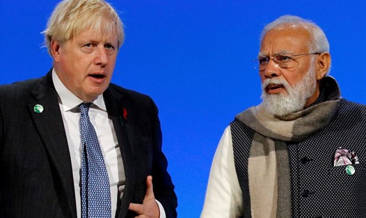 Thủ tướng Anh Boris Johnson và Thủ tướng Ấn Độ Narendra Modi tại hội nghị COP26 tháng 11.2021. Ảnh: AFP