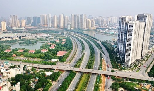 Cơ sở hạ tầng quy mô lớn được đầu tư xây dựng khiến thị trường bất động sản phía Tây Hà Nội trở thành thỏi nam châm thu hút các nhà đầu tư và người mua tiềm năng (ảnh Internet)