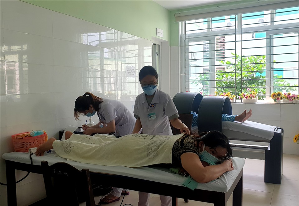 Điều trị hậu COVID-19 bằng phục hồi chức năng, y học cổ truyền