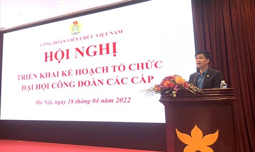 Ông Ngọ Duy Hiểu - Phó Chủ tịch Tổng Liên đoàn Lao động Việt Nam, Chủ tịch Công đoàn Viên chức Việt Nam phát biểu tại hội nghị.