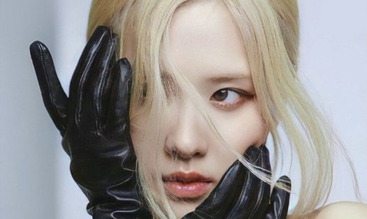 Rosé khoe nhan sắc xinh đẹp với vẻ ngoài sang chảnh, sành điệu trên tạp chí Harper's Bazaar Hàn Quốc. Ảnh: MXH