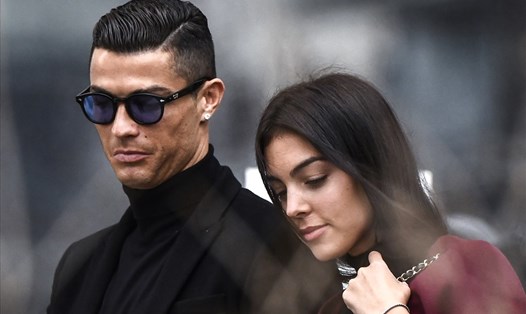 Cristiano Ronaldo và Georgina Rodriguez đã mất cậu con trai trong cặp song sinh mới chào đời. Ảnh: NBC