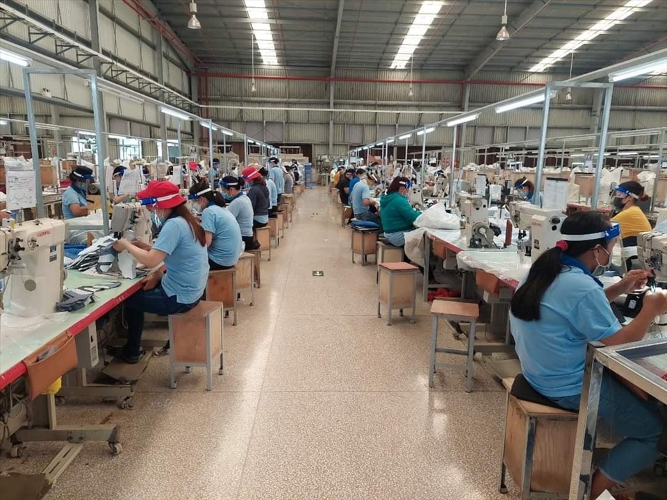 Công nhân Đồng Nai lao động sản xuất. Ảnh: Hà Anh Chiến