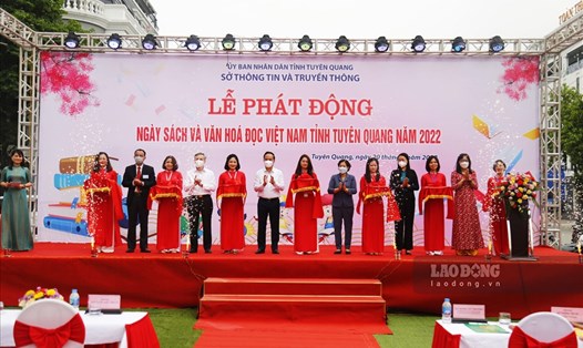 Các đại biểu Khai mạc Lễ phát động Ngày sách và Văn hoá đọc Việt Nam tỉnh Tuyên Quang 2022.