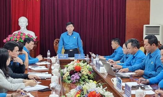 Chủ tịch LĐLĐ tỉnh Kha Văn Tám kết luận một số nội dung sẽ tổ chức triển khai trong tổ chức công đoàn. Ảnh: QĐ