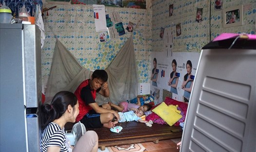 Phòng trọ của gia đình một công nhân tại thôn Bầu (xã Kim Chung, Đông Anh, Hà Nội). Ảnh: B.T