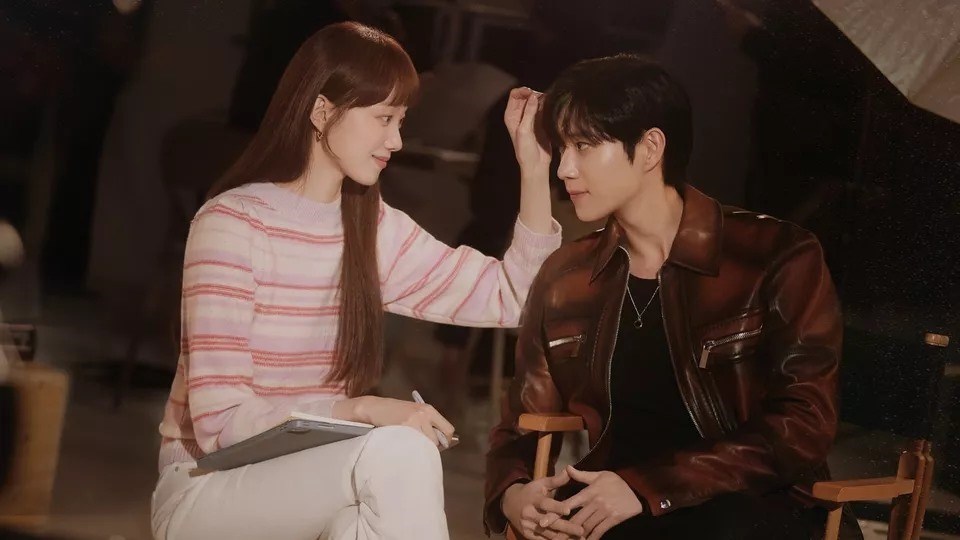 Lee Sung Kyung và Kim Young Dae trong phim mới. Ảnh: Poster tvN. Lee Sung Kyung và Kim Young Dae trong phim mới. Ảnh: Poster tvN.