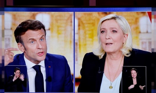 Ứng viên tổng thống Pháp Emmanuel Macron và Marine Le Pen tranh luận trên truyền hình ngày 20.4. Ảnh: AFP