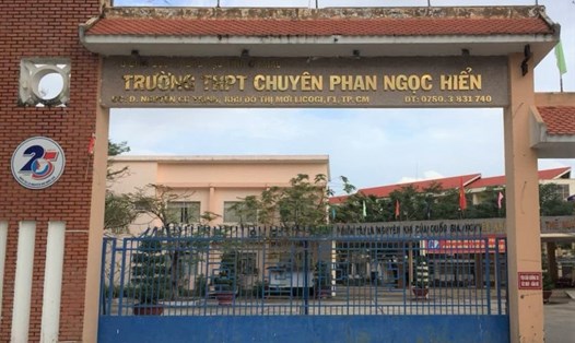 Trường chuyên Phan Ngọc Hiển, tỉnh Cà Mau nơi Phó hiệu trưởng thừa nhận sai khi bắt học sinh ăn thức ăn đã bỏ vào thùng rác. Ảnh: CTV