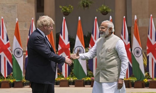 Thủ tướng Anh Boris Johnson và Thủ tướng Ấn Độ Narendra Modi. Ảnh chụp màn hình.