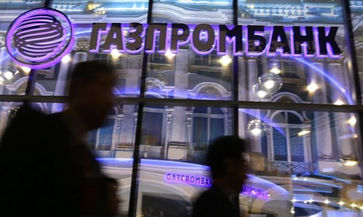 Anh cho phép thanh toán cho ngân hàng Gazprombank của Nga thêm hơn 1 tháng. Ảnh: AFP