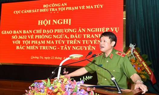 Thiếu tướng Nguyễn Văn Viện - Cục trưởng Cảnh sát điều tra tội phạm về ma tuý chỉ đạo Hội nghị. Ảnh: C04