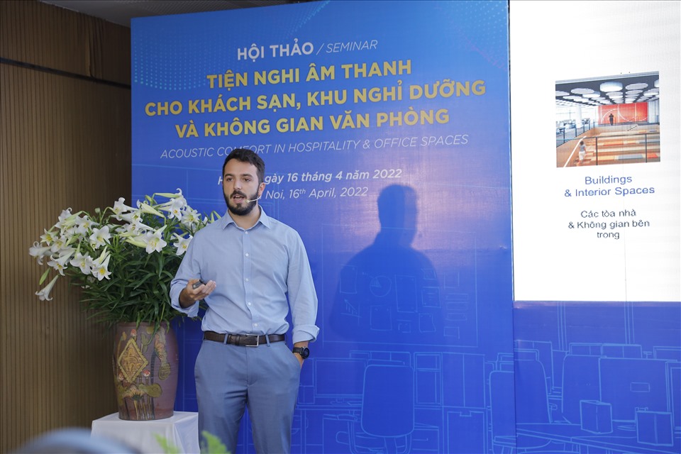 Ông Lois Delhom – Tổng Giám đốc Việt Nam của Công ty Tư vấn Âm học Quốc tế Delhom Acoustics.