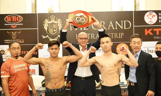 Đinh Hồng Quân (phải) có cơ hội trở thành võ sĩ đầu tiên của Việt Nam đoạt đai IBF Châu Á hạng Light weight. Ảnh: Trung Nam