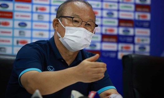 Huấn luyện viên Park Hang-seo định hình bộ khung U23 Việt Nam. Ảnh: Hải Nguyễn