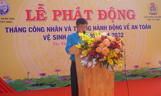 Ông Trần Lê Duy - Chủ tịch LĐLĐ tỉnh Tây Ninh - phát biểu phát động Tháng Công nhân.