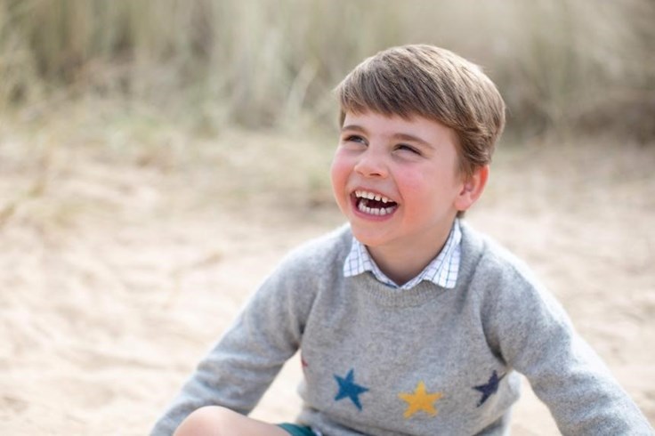 Hoàng gia Anh công bố ảnh mừng Hoàng tử Louis 4 tuổi  ﻿