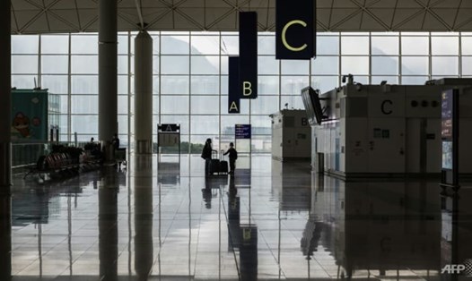 Lần đầu sau hơn hai năm, Hong Kong (Trung Quốc) cho phép khách du lịch quốc tế nhập cảnh. Ảnh: AFP