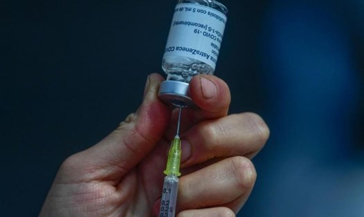 Thế giới hiện dư thừa vaccine COVID-19. Ảnh: AFP