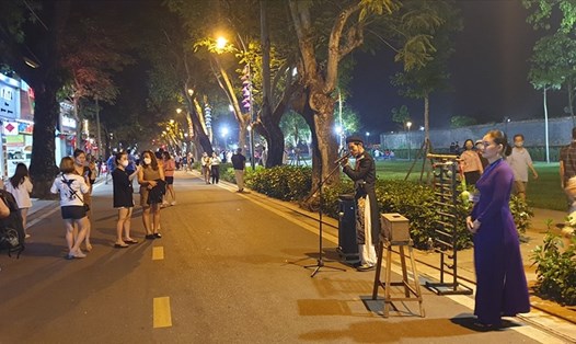 Phố đê Hoàng thành, địa chỉ du lịch về đêm mới của Huế