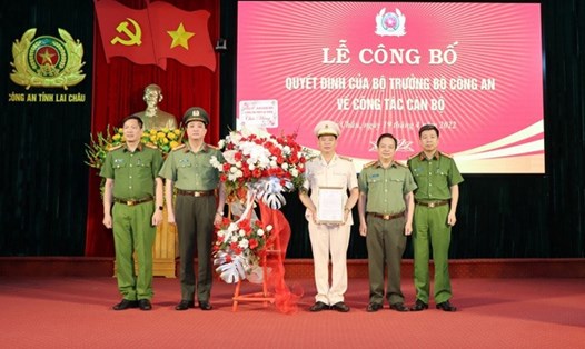 Tân Phó Giám đốc Công an tỉnh Lai Châu (ở giữa) vừa được bổ nhiệm tuần qua. Ảnh: VGP
