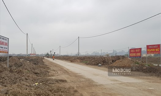 Khu đất tại địa bàn xã Gia Thịnh, huyện Gia Viễn, Ninh Bình đã đấu giá thành công từ nhiều năm những vẫn chưa hoàn thiện cơ sở hạ tầng. Ảnh: NT