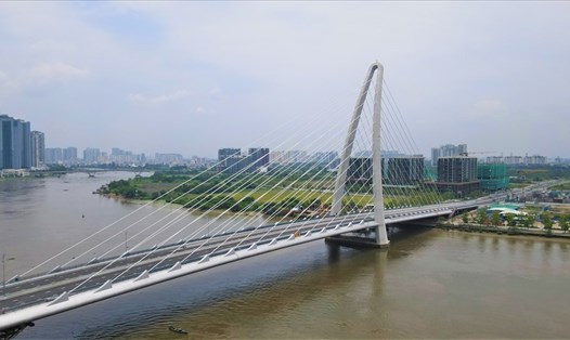 Cầu Thủ Thiêm 2 nối Khu đô thị mới Thủ Thiêm và quận 1 thông xe vào ngày 28.4.  Ảnh: Anh Tú