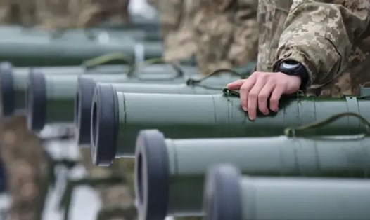 Quân nhân Ukraina nhận vũ khí và trang thiết bị quân sự hạng nặng ở Kiev ngày 15.11.2018. Ảnh: AFP