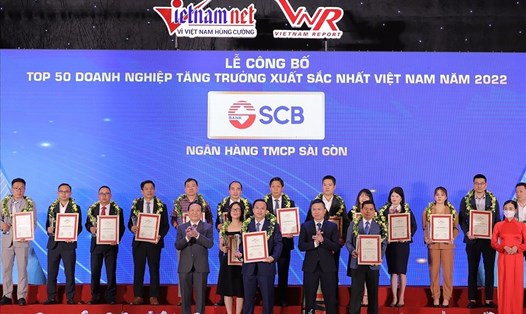 Ông Diệp Bảo Châu - Phó Tổng Giám đốc SCB nhận giải thưởng Top 50 Doanh nghiệp tăng trưởng xuất sắc nhất Việt Nam năm 2022. Ảnh: SCB