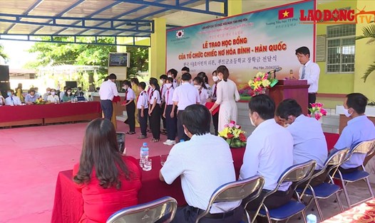 Lễ trao học bổng “Chiếc Nơ Hòa Bình - Hàn Quốc” cho học sinh, sinh viên Phú Yên