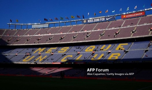 Bao giờ Nou Camp mới chật kín khán giả khi Barcelona thi đấu?  Ảnh: AFP