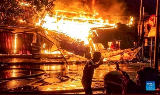 Hiện trường vụ cháy chợ ở Jakarta, Indonesia ngày 24.4. Ảnh: Xinhua