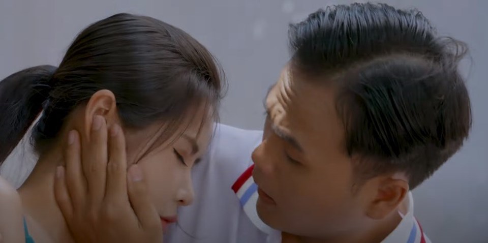 Tình tiết trong phim ngắn "Khoảnh khắc sinh tử". Ảnh: NSX. Tình tiết trong phim ngắn "Khoảnh khắc sinh tử". Ảnh: NSX.
