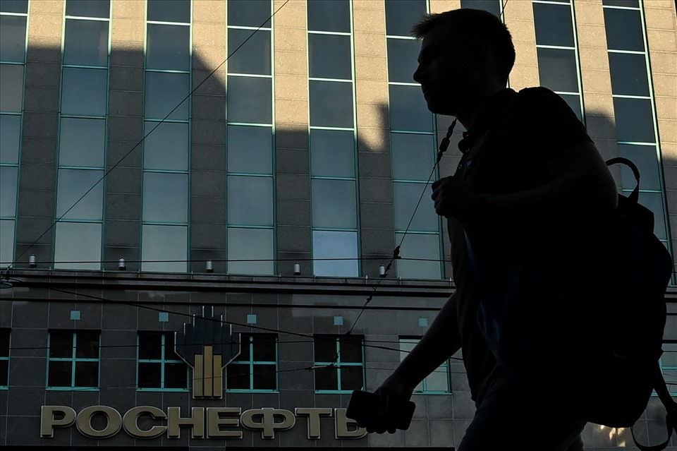 Russian oil company's bid failed because it demanded payment in rubles