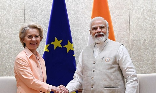 Chủ tịch Ủy ban Châu Âu Ursula von der Leyen gặp Thủ tướng Ấn Độ Narendra Modi tại New Delhi. Ảnh: Cục Thông tin Báo chí Ấn Độ