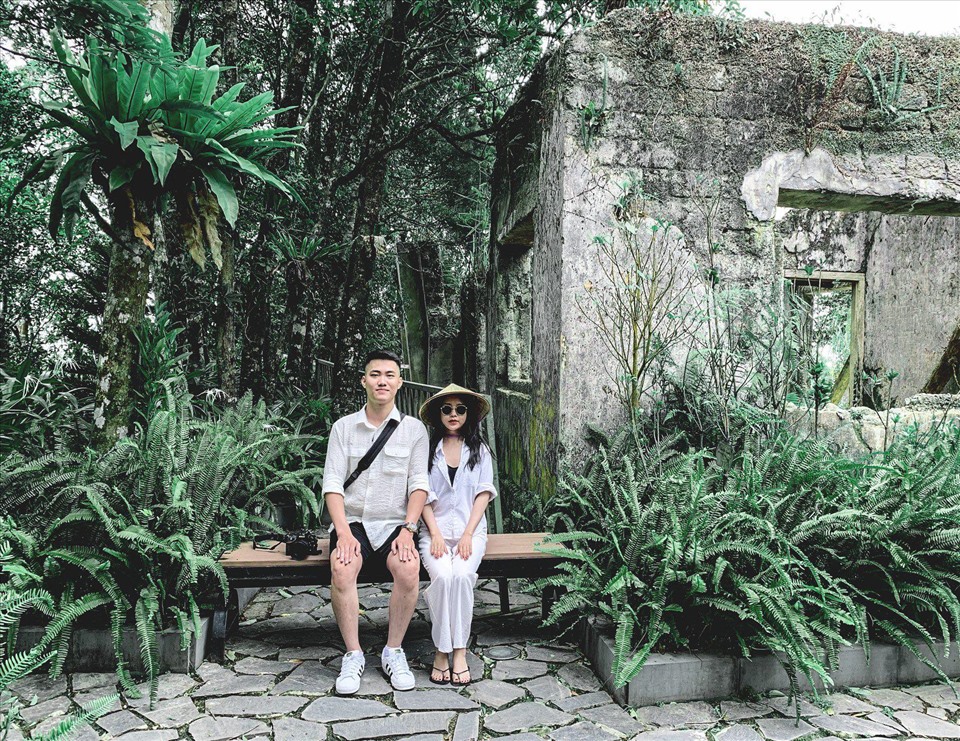 Vợ chồng anh Minh đi du lịch vào những ngày bình thường. Ảnh NVCC